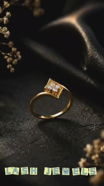 Minimal classic ring with sparkling centerpiece